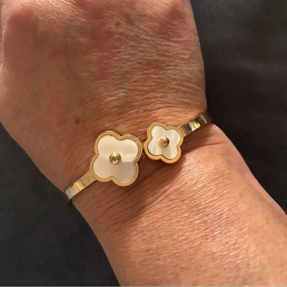 Vintage pearl Clover hinge bracelet